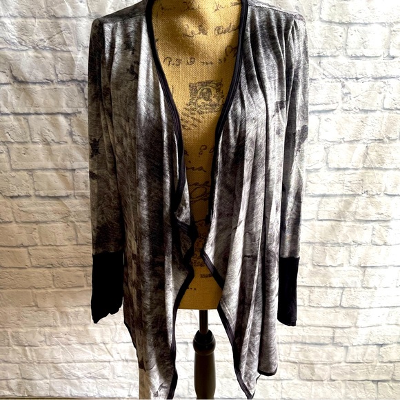 Cardigan - Picture 2 of 5